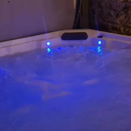 La Maison Du Bonheur Et Son Jacuzzi Sur Terasse Apartment